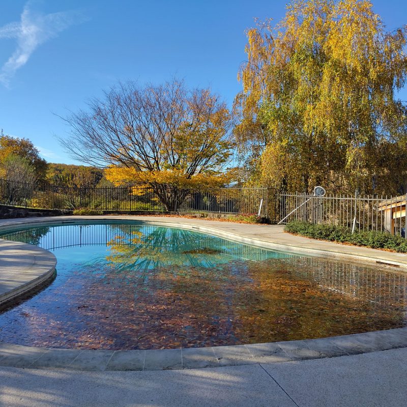 Entretien de piscine en automne à Ourches(26)